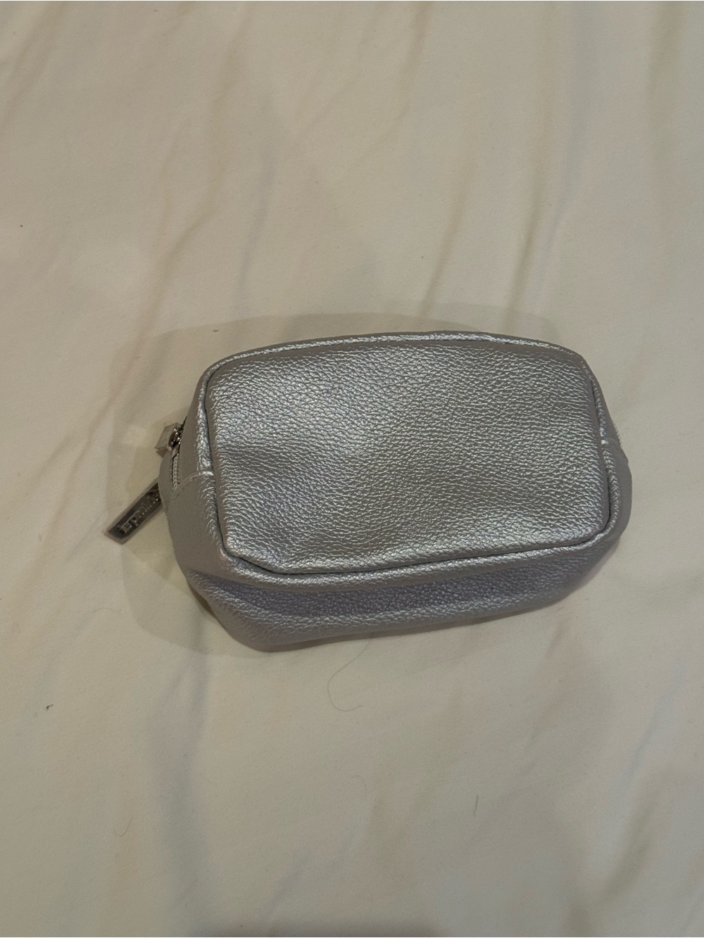 NWOT La Prarie Metallic Silver Pleather Cosmetic Pouch